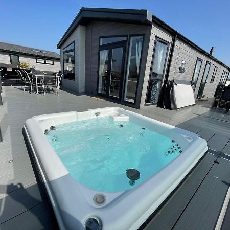 Indulgence Lakeside Lodge I3 With Hot Tub, Private Fishing Peg Situated At Tattershall Lakes Country Park Екстер'єр фото