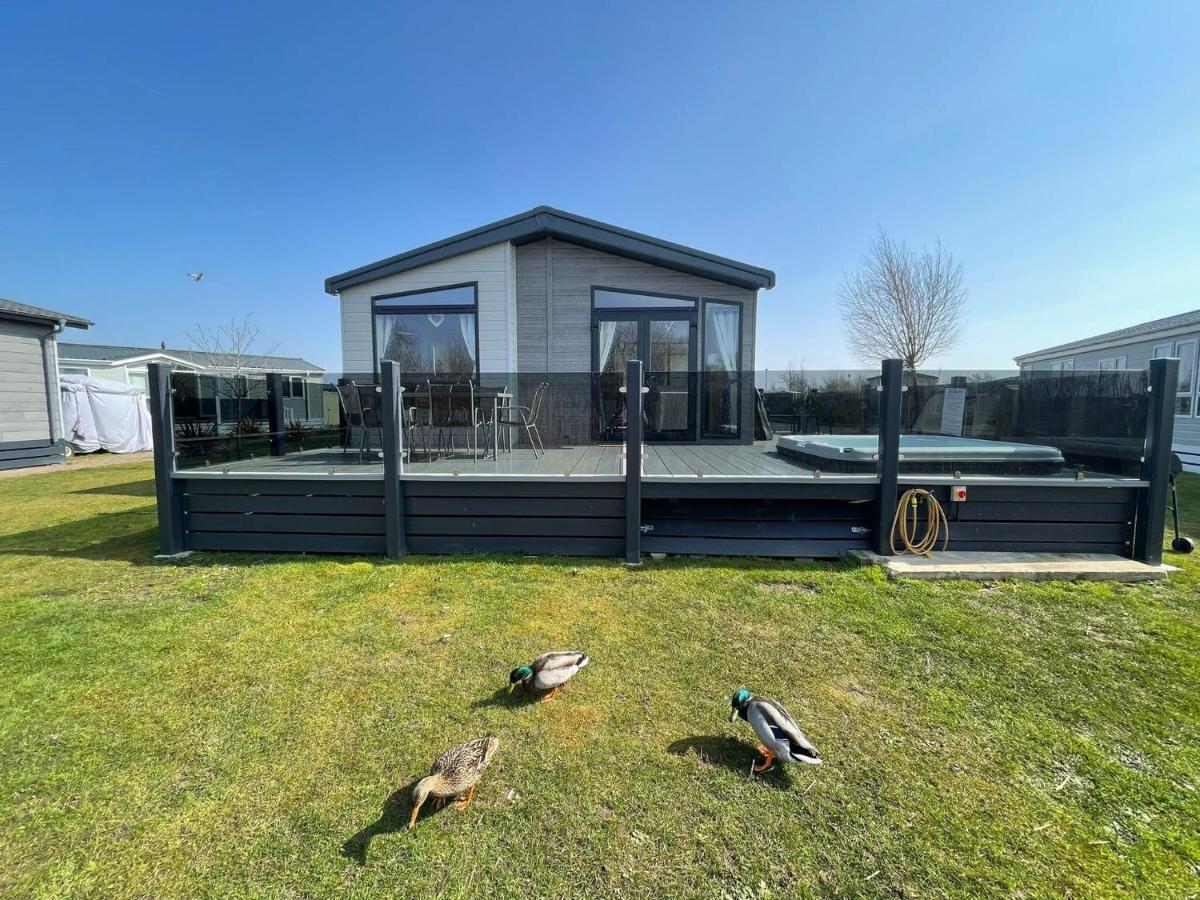 Indulgence Lakeside Lodge I3 With Hot Tub, Private Fishing Peg Situated At Tattershall Lakes Country Park Екстер'єр фото